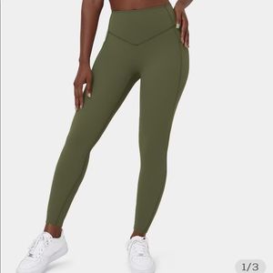 Halara high waisted side pocket shaping training 7/8 leggings